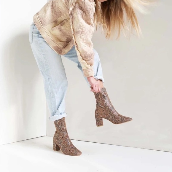 LLANI / modern boot block heel ankle bootie in sueded snake 38 - Picture 5 of 9